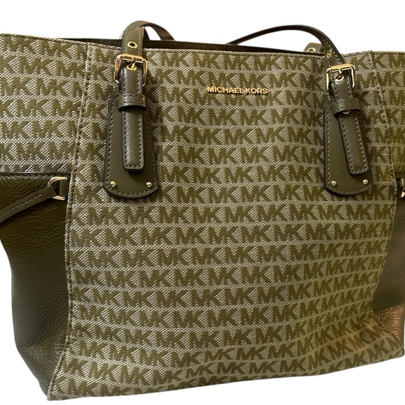 Michael Kors Olive Green Voyager Tote Bag - Picture 1 of 11